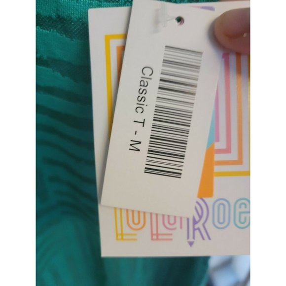 MEDIUM CLASSIC T TEE LuLaRoe GREEN Alternating Stripes NWT - Picture 3 of 5